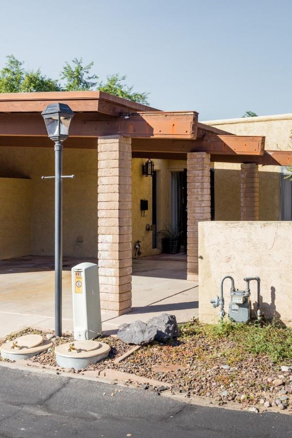 Central Phoenix Townhome Экстерьер фото